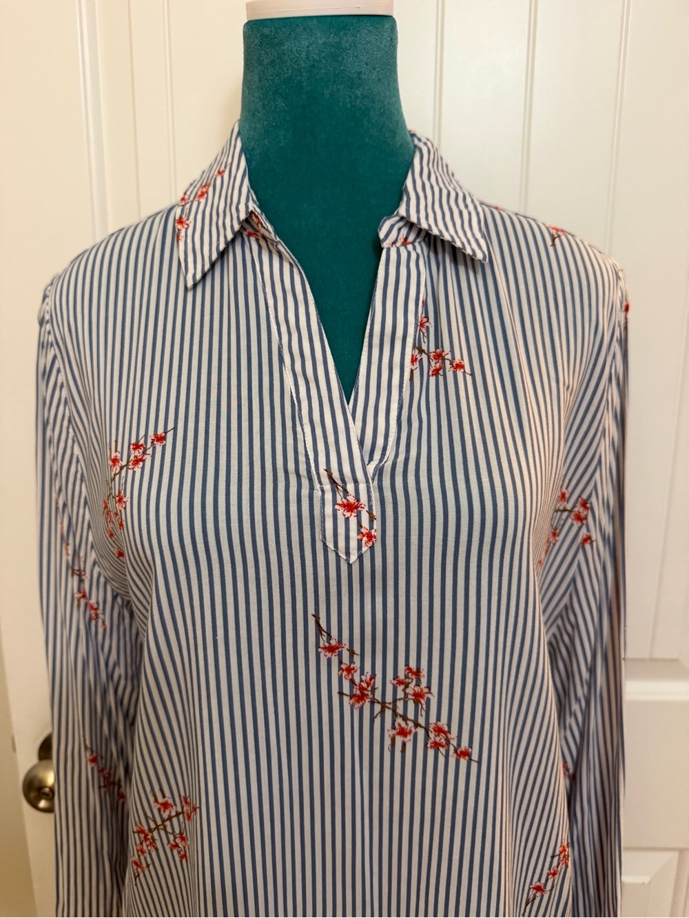 Chico's Blue & White Stripes with Red Cherry Blossom Long Sleeve Top Sz 2R (12R) - Picture 3 of 17